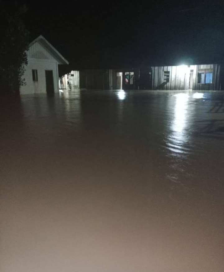 Rumah warga di Buru Selatan terendam banjir. Sumber: Dok. Ambon Terkini