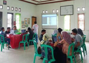 Pelatihan Sistem Informasi Desa (SID) di Balai Kampung Lembasung. Sumber Foto: Dok.RRi.co.id