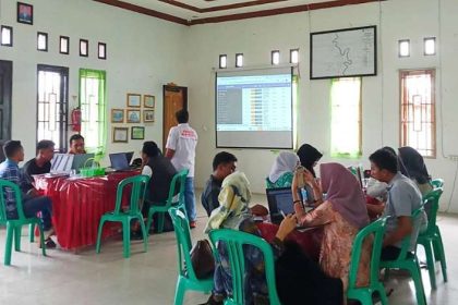 Pelatihan Sistem Informasi Desa (SID) di Balai Kampung Lembasung. Sumber Foto: Dok.RRi.co.id