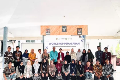 Pelaku UMKM di Desa Penanggungan saat mengikuti workshop pemasaran digital kreatif berbasis komunitas. Sumber : rizal/jprm
