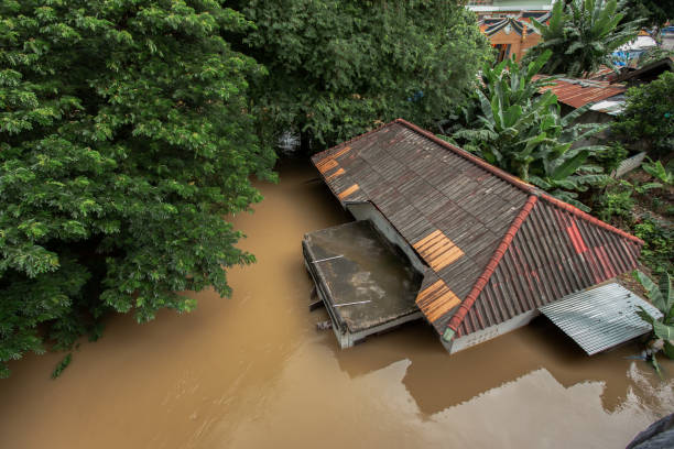 Ilustrasi rumah terendam banjir. Sumber: Istock