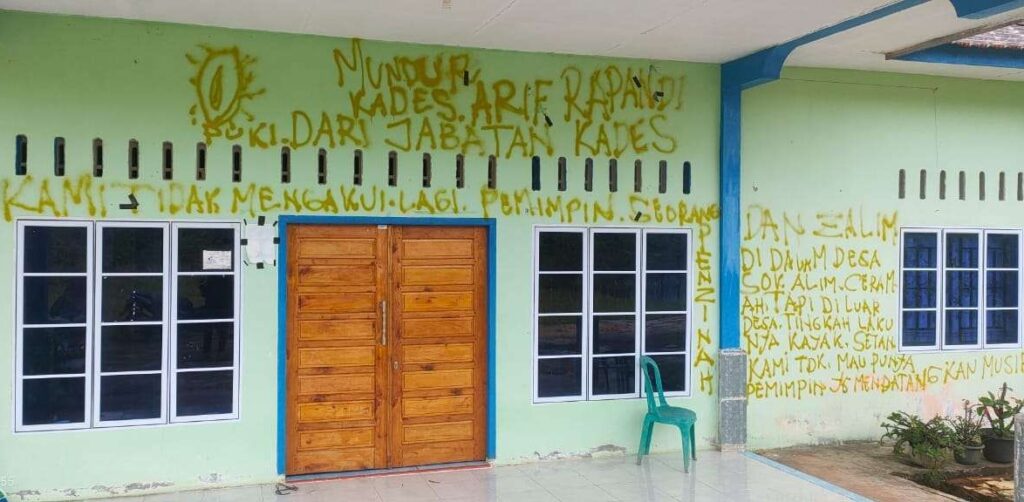 Kantor Desa Belungkur Dicoret oleh Orang Tak Dikenal (OTK). Sumber Foto: Istimewa