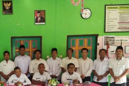 Monitoring pengelolaan keuangan dan pendayagunaan aset desa di Desa Sebadai Hulu. Sumber Foto: Istimewa