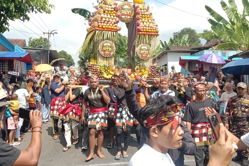 Kemeriahan Arak-Arakan Gunungan dan Tradisi Syukur Masyarakat Lereng Arjuno