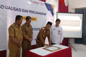 Penjabat Bupati Sukamara Rendy Lesmana mensosialisasikan dan mencanangkan Desa Karta Mulia sebagai Desa Cantik (Desa Cinta Statistik).