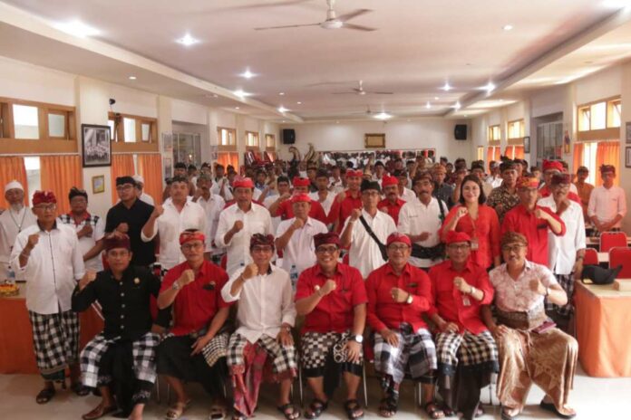 Bupati Sanjaya Hadiri Paruman Desa Adat Kota Tabanan. Sumber Foto : Istimewa