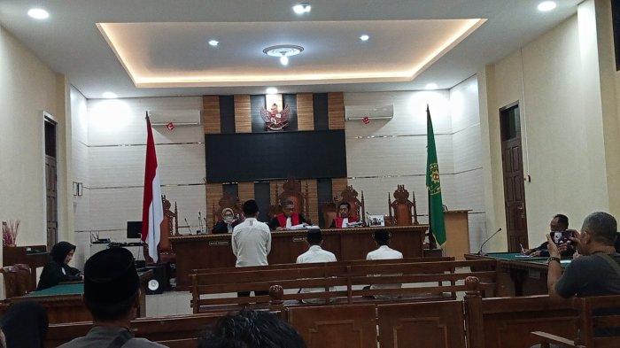 Sidang Vonis Kepala Kampung Pakuan Baru, Edyson. Sumber: tribunnews.com