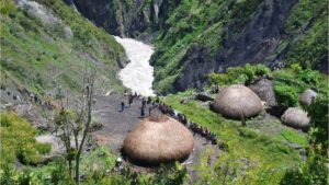 Lembah Baliem dan Sungai Baliem di Wamena, Papua. Sumber: genpi.co.