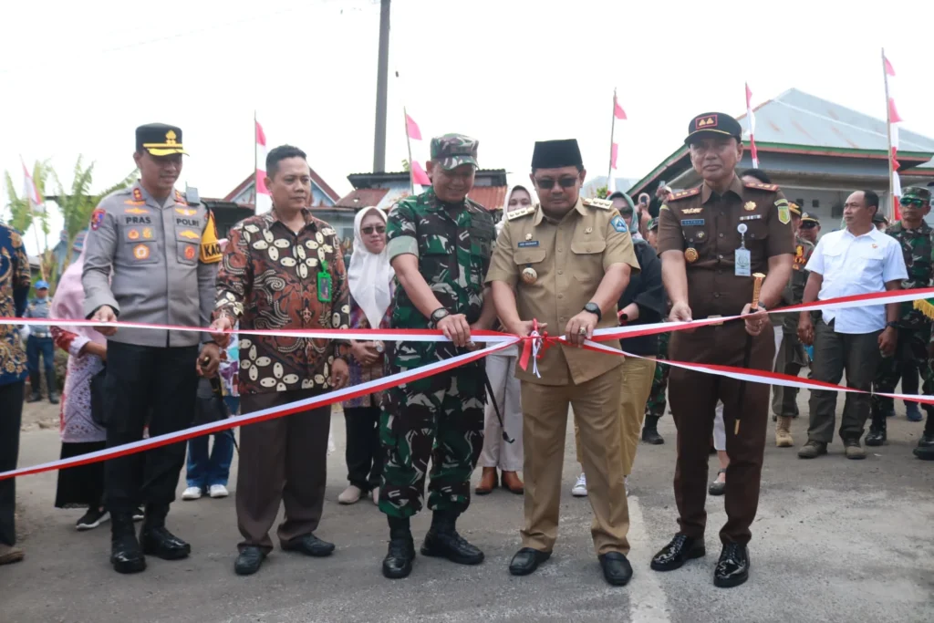 Kemeriahan saat pengukuhan Desa Bonto Lojong menjadi Kampung Pancasila oleh Pj Bupati Bantaeng, Andi Abubakar. Sumber : radarselatan.fajar.co.id