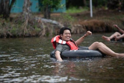 Pengunjung menikmati wisata air Laa Waa River Park di Desa Matano, Kecamatan Nuha, Kabupaten Luwu Timur, Sumber: Istimewa