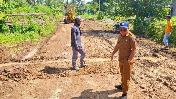 Proyek jalan Desa Pandanga. Sumber: Dok. Tribun