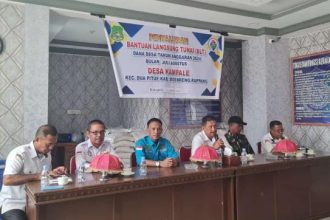 Kegiatan musyawarah Rencana Kerja Pemerintah (RKP) Desa Kampale yang diikuti oleh beberapa pejabat desa. Sumber : beritasatu.com