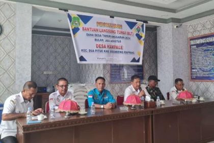 Kegiatan musyawarah Rencana Kerja Pemerintah (RKP) Desa Kampale yang diikuti oleh beberapa pejabat desa. Sumber : beritasatu.com