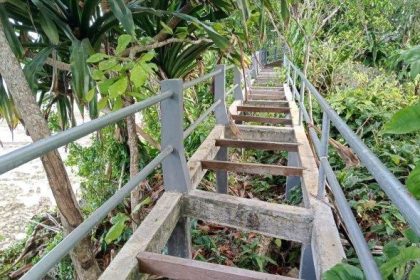 Tampak fasilitas jembatan di Wisata Tanjung Amerika di Pulau Morotai, Maluku Utara terbengkalai. Sumber: Dok. Tribun