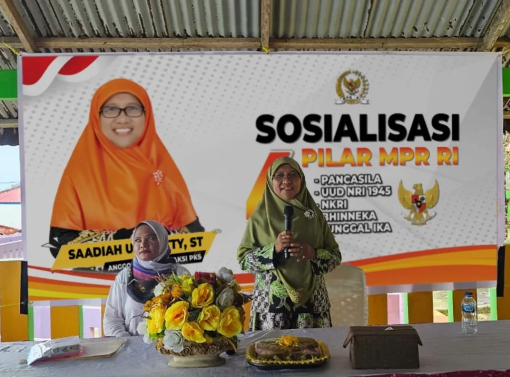 Penyampaian materi pendampingan kesadaran lingkungan oleh anggota MPR RI, Saadiah Uluputty di Negeri Kaitetu. Sumber: beritabeta.com