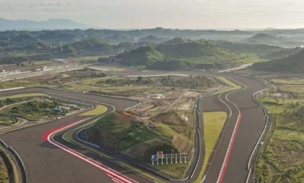 Lapangan udara tikungan ke-10 Pertamina Mandalika International Street Circuit untuk gelaran MotoGP di KEK Mandalika. Sumber foto : Antara