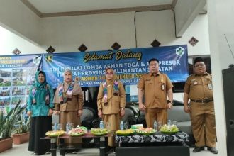 Penjabat Bupati Tabalong pada acara penilaian kelompok Asuhan Mandiri Toga dan akupresur tingkat Provinsi Kalsel di Desa Paliat Kecamatan Kelua.