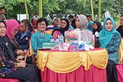 Ketua PKK Kabupaten PPU Linda Romauli Siregar saat menerima kunjungan Tim Penilai Lomba Bulan Bakti Gotong Royong Masyarakat (BBGRM).