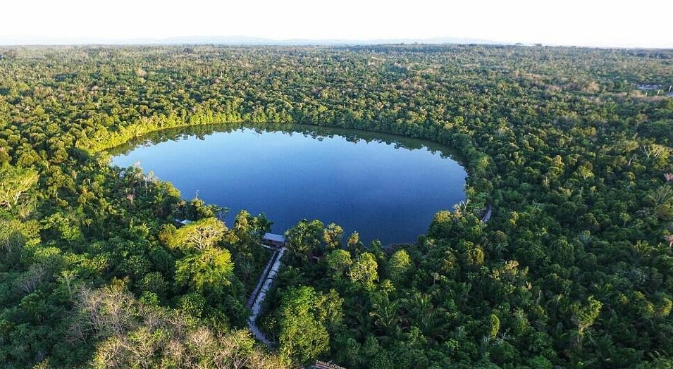 Danau Waren Ngadi. Sumber: Wisato