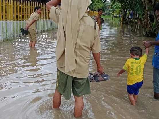 Banjir melanda Kampung Miyoko, Senin (12/8/2024). Sumber: Dok. Koran Papua