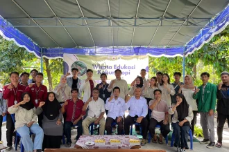 Mahasiswa KKN Unram Bersama dengan pemerintah saat peluncuran wisata edukasi kopi. Sumber: istimewa
