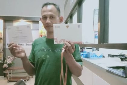 Warga sangat bahagia mendapatkan undangan upacara kemerdekaan RI.