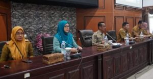 Keterangan : Rapat koordinasi antara DPMD dan Pemkab Sinjai guna memberi dukungan maksimal untuk Desa Panaikang mengikuti Lomba Desa Prestasi Regional 3. Sumber: jendelasatu.com