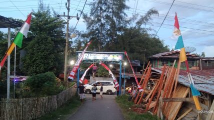 Semarak HUT RI, Warga Iraonogeba Hias Balai Desa