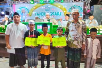 Pemberian santunan anak yatim. Sumber : iNewsProbolinggo.id/hendra