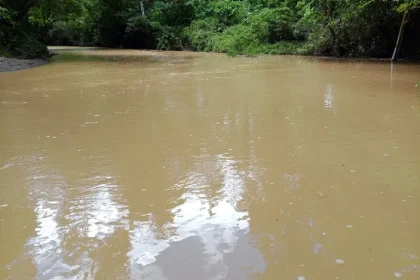 Kondisi air sungai di Desa Aha, Kecamatan Morotai Selatan, Kabupaten Pulau Morotai, Maluku Utara. Sumber : SuaraTernate.com