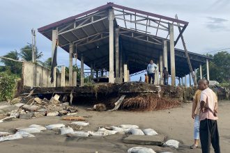 Kondisi pesisir pantai yang terancam abrasi. Sumber: AJNN.net