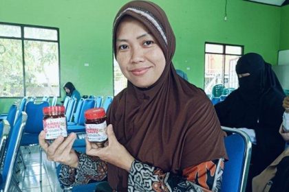 Peserta inovasi teknologi Pembina Pos Pelayanan Teknologi (Posyantek) Desa Uko.