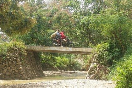 Kondisi terkini Jembatan Kali di Kampung Hubikian, Kabupaten Jayawijaya yang mengalami rusak parah. Sumber : Tribun-Papua.com