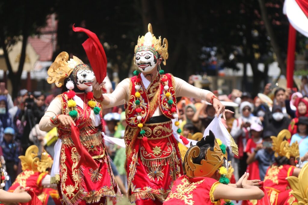 Tari Topeng Kaliwungu, Warisan Budaya Madura dan Jawa yang Melebur