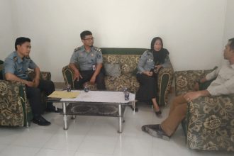 Kanwil Kemenkumham NTB melakukan koordinasi pembentukan dan pembinaan Kelompok Keluarga Sadar Hukum (Kadarkum) dengan Pemerintah Desa (Pemdes) Perampuan, Lombok Barat. Sumber Foto : Radar Lombok