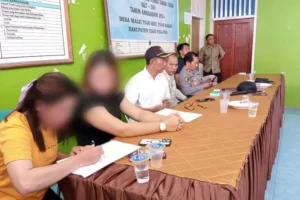 Pertemuan Warga dan Forkopim di Desa Malei Lojo untuk mencegah peredaran Narkoba. Sumber: tribratanews.sulteng.polri.go.id.