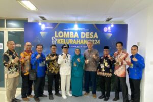 Penghulu Kampung Dayun Nasya Nugrik bersama tim saat mengikuti Lomba Desa/Kelurahan Berprestasi Tingkat Nasional di Kemendagri. Sumber: Istimewa