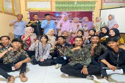 Kegiatan pelatihan akuntansi lingkungan bagi Pengurus BUM Desa di Desa Molomahu. Sumber: gorontalo.pikiran-rakyat.com.