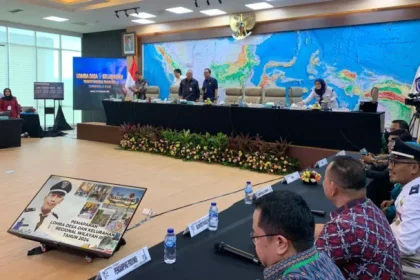 Pemaparan Lomba Desa Prestasi oleh Tim Desa Panaikang di depan dewan juri. Sumber:diswaysulsel.com.