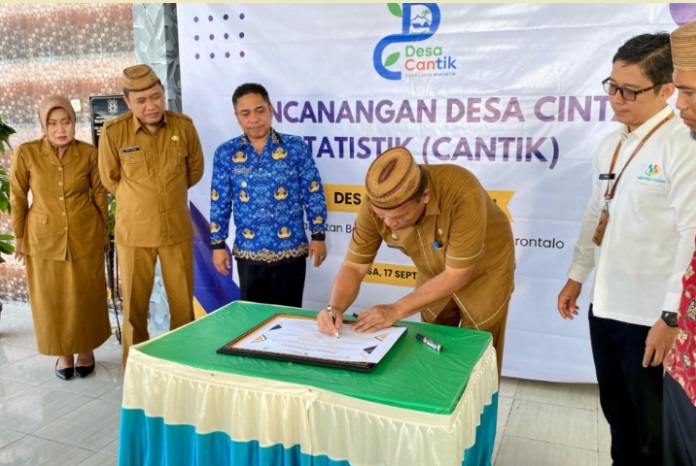 Pencanangan Desa Molopatodu sebagai Desa Cinta Statistik. Sumber: gorontalokab.go.id