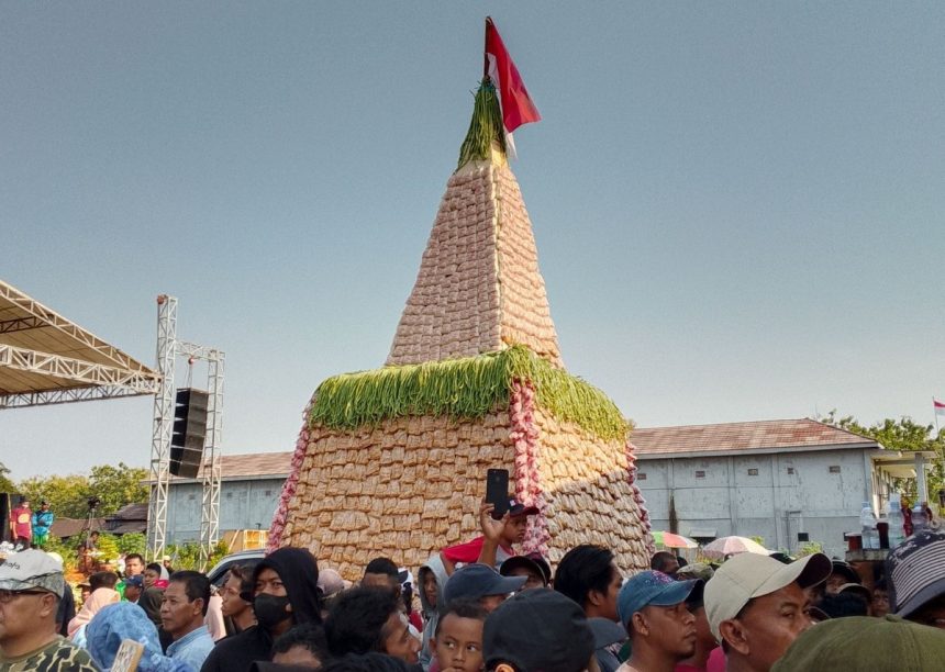 Tradisi Grebeg Tahu warga Desa Sumbermulyo, Kecamatan Jogoroto, Kabupaten Jombang. Sumber: Facebook Roberto Olivero