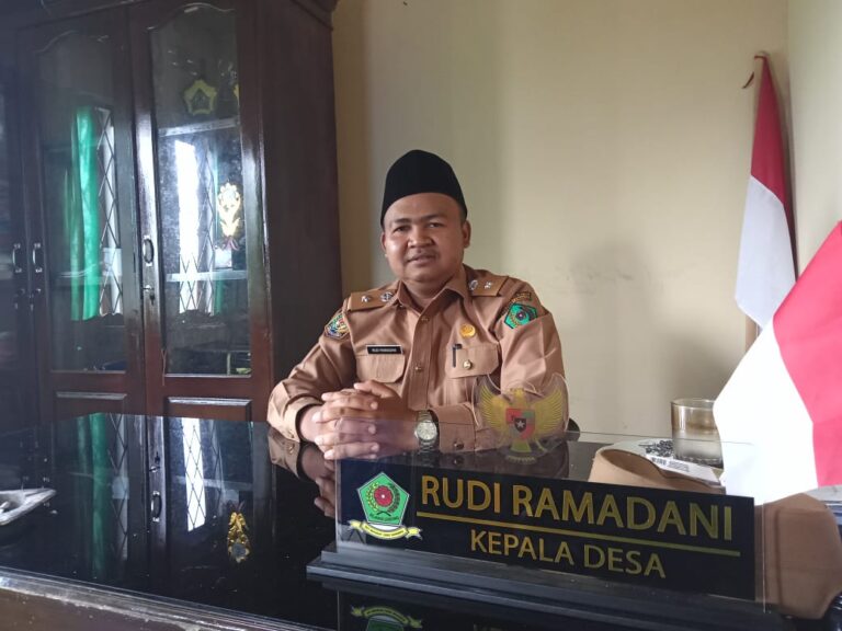 Kepala Desa Kampung Baru, Rudi Ramadani. Sumber: Bengkulutoday.com