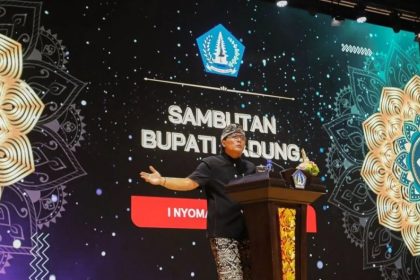 Bupati Badung, Bali I Nyoman Giri Prasta menyampaikan arahan saat rakor dengan jajaran pemerintah desa se-kabupaten badung. Sumber foto : Antara