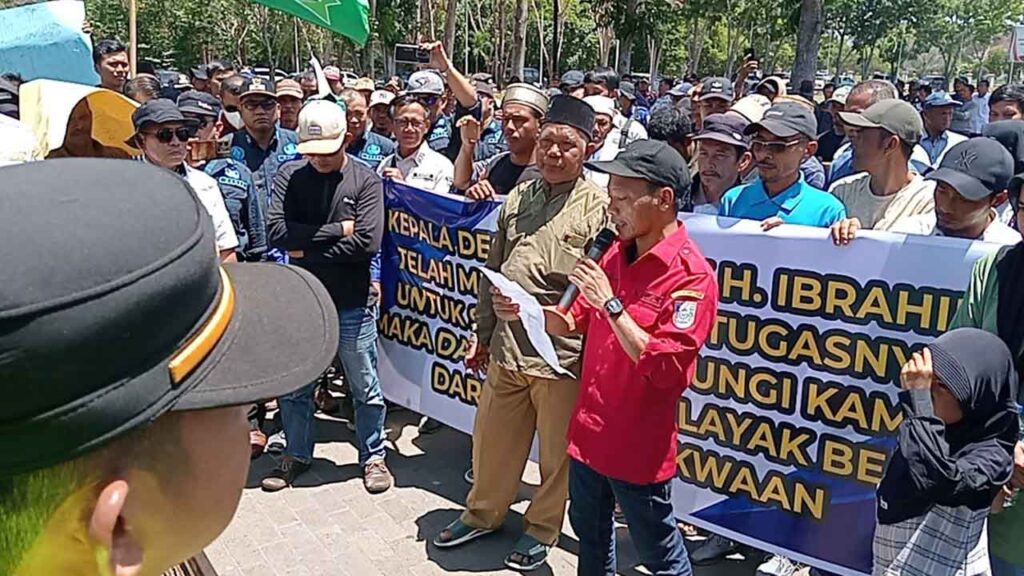 Situasi Demo di Kantor Bupati Banyuasin. Sumber: harianmuba.bacakoran.com