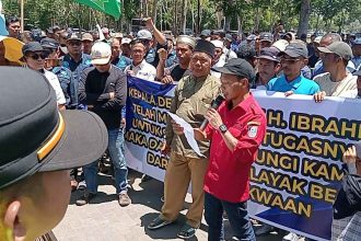 Situasi Demo di Kantor Bupati Banyuasin. Sumber: harianmuba.bacakoran.com