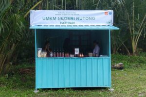 Pelaku UMKM di Negeri Rutong. Sumber : megapolitan.antaranews.com