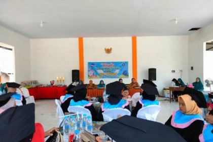 Puluhan Orang Tua di Desa Pandean Diwisuda SOTH. Sumber : iNewsProbolinggo.id/angga