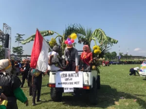 Mobil hias meriahkan Gombang Fair 24 di lapangan Desa Gombang, Kecamatan Sawit, Boyolali. Sumber : Abdul Khofid/Radar Solo