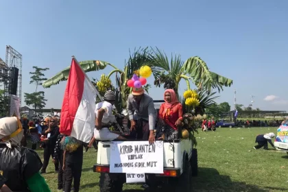 Mobil hias meriahkan Gombang Fair 24 di lapangan Desa Gombang, Kecamatan Sawit, Boyolali. Sumber : Abdul Khofid/Radar Solo