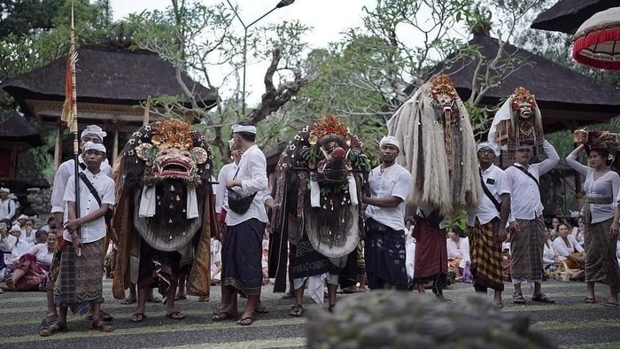 Ilustrasi Salah satu kegiatan adat di Desa Adat Padangtegal. Sumber Foto : Detikbali